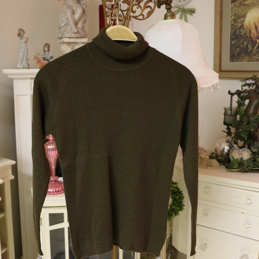 Green Jones New York Turtleneck